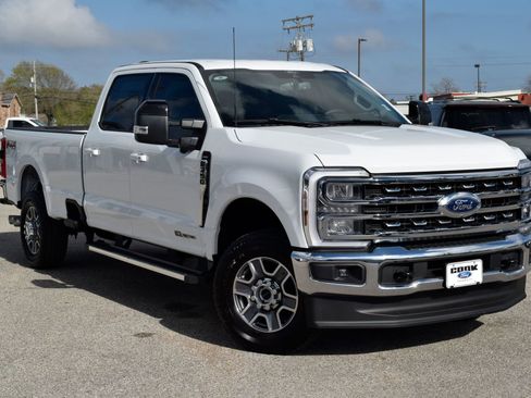 Used 2025 Ford F350 Lariat w/ FX4 Off-Road Package image 3