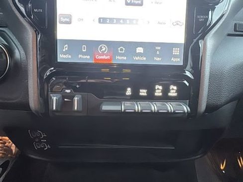 Used 2024 RAM 2500 Big Horn w/ Sport Appearance Package image 21