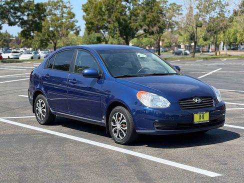 Used 2010 Hyundai Accent GLS FWD image 7