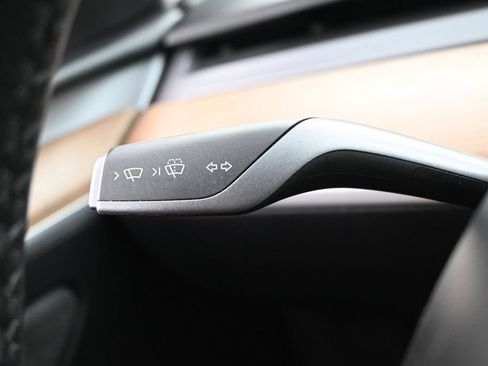 Used 2024 Tesla Model Y Long Range AWD/4WD image 16