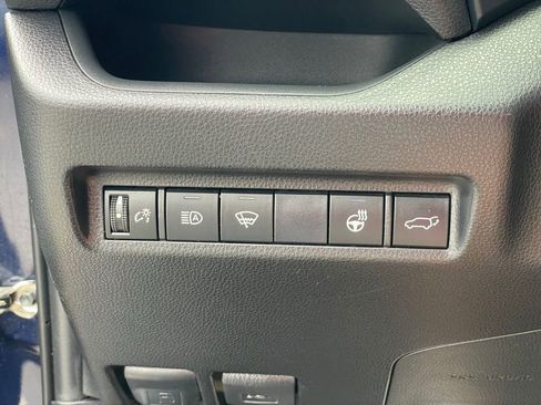 Used 2021 Toyota RAV4 XLE Premium image 12