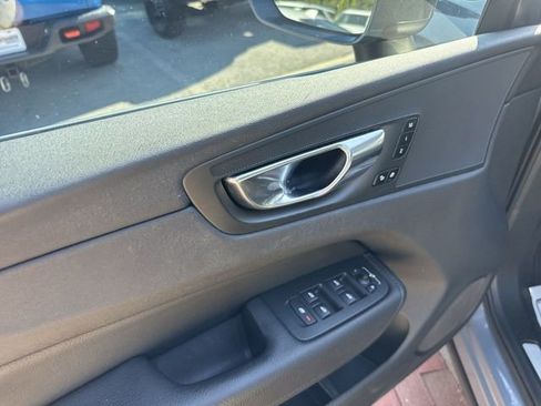Used 2022 Volvo XC60 B5 Momentum w/ Protection Package Premier FWD image 13