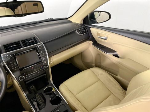 Used 2016 Toyota Camry LE image 21