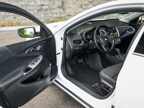 Used 2025 Chevrolet Malibu RS image 23