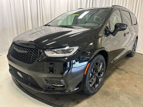 New 2026 Chrysler Pacifica Select image 26