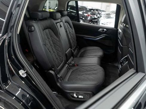 Used 2025 BMW X7 xDrive40i image 11