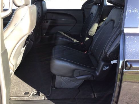 New 2026 Chrysler Pacifica Select AWD/4WD image 10