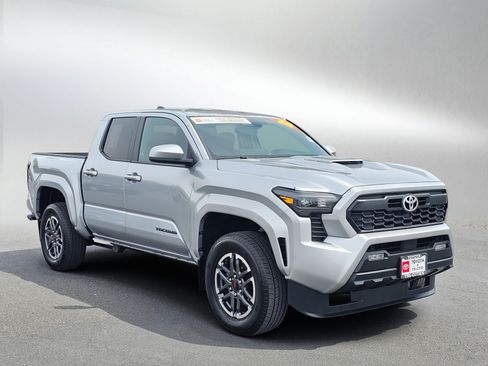 Used 2024 Toyota Tacoma TRD Sport AWD/4WD image 7