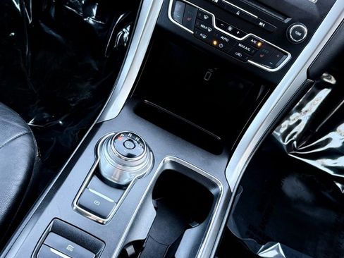 Used 2017 Ford Fusion SE w/ Equipment Group 602A image 31