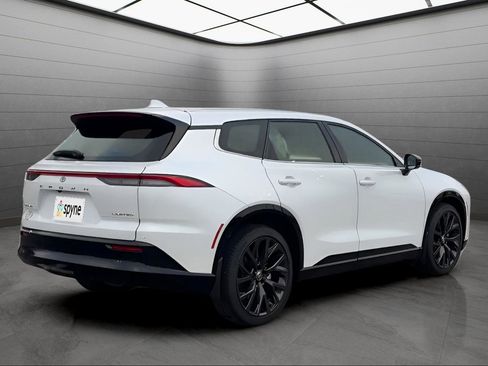 New 2025 Toyota Crown Signia image 5