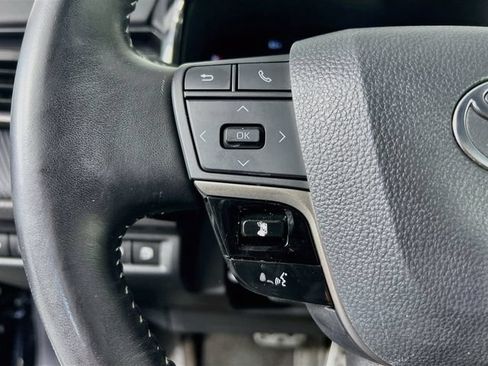 Used 2025 Toyota Camry SE FWD image 18