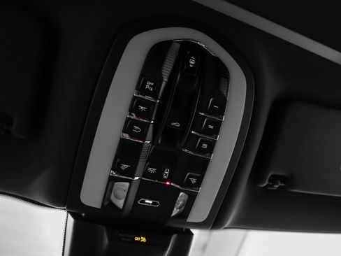 New 2026 Porsche Macan image 40