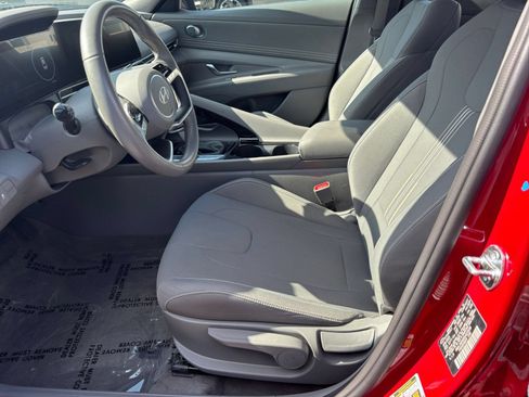 Used 2025 Hyundai Elantra SEL FWD image 25