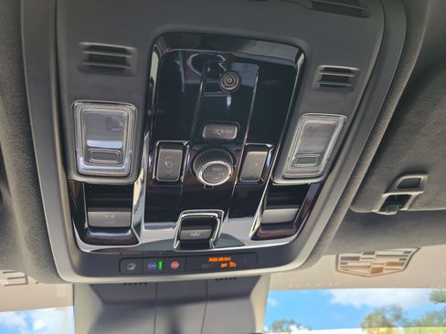 Certified 2025 Cadillac Escalade Sport Platinum w/ LPO, Floor Liner Package AWD/4WD image 19