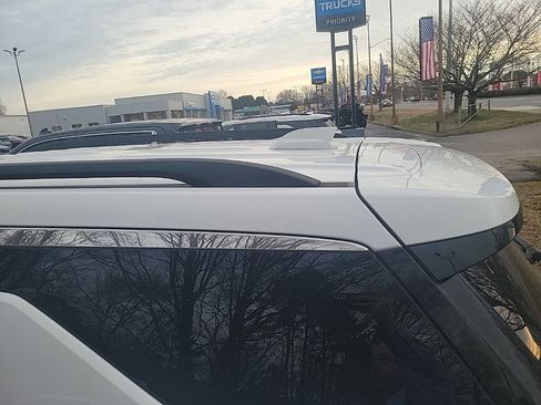 Used 2025 Chevrolet Traverse LT image 15