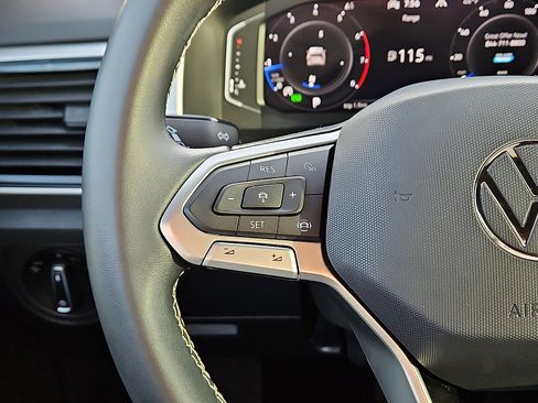 Certified 2023 Volkswagen Atlas Cross Sport SE image 17