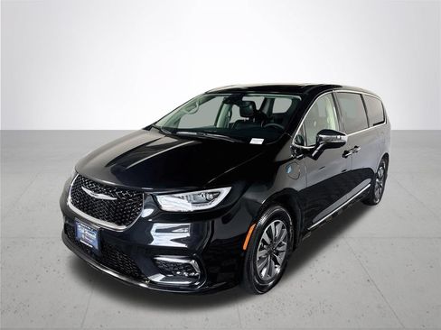 Used 2023 Chrysler Pacifica Limited FWD image 2