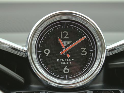 Certified 2023 Bentley Bentayga Extended Wheelbase image 28