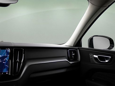 Certified 2025 Volvo XC60 B5 Core w/ Protection Package Premier image 34