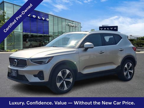 Certified 2023 Volvo XC40 B5 Plus w/ Climate Package AWD/4WD image 3