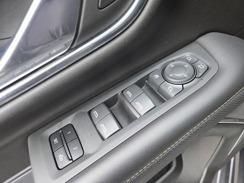 Used 2021 GMC Yukon SLT w/ SLT Premium Package image 11