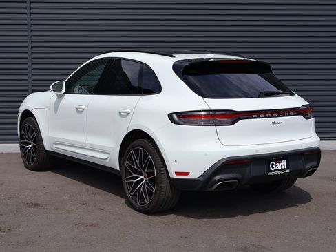 Used 2024 Porsche Macan AWD/4WD image 3