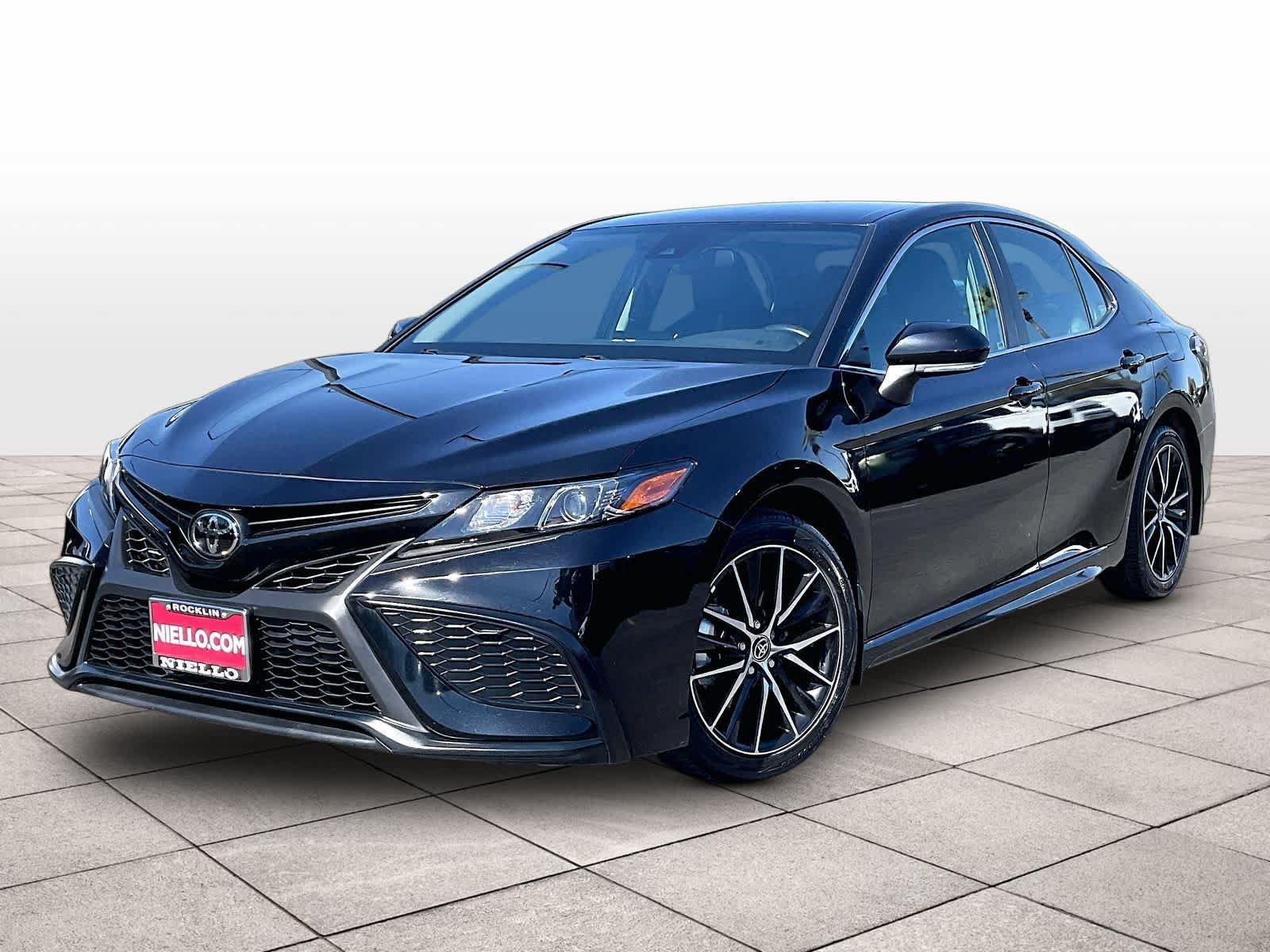 Used 2024 Toyota Camry SE FWD image 1