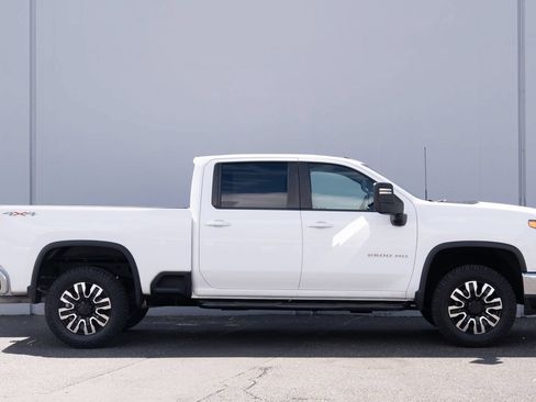 Used 2021 Chevrolet Silverado 2500 LT w/ Snow Plow Prep/Camper Package AWD/4WD image 22