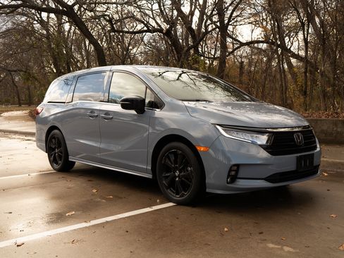 Certified 2024 Honda Odyssey Sport image 2