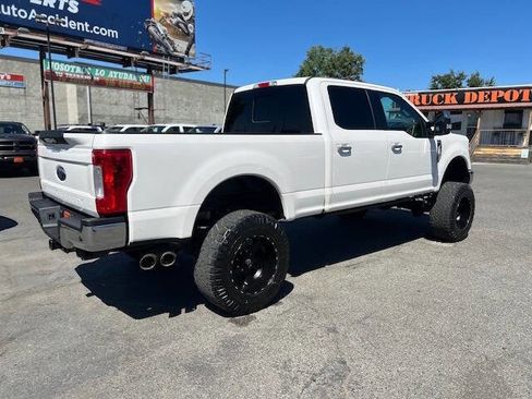 Used 2017 Ford F250 Lariat w/ Chrome Package image 8