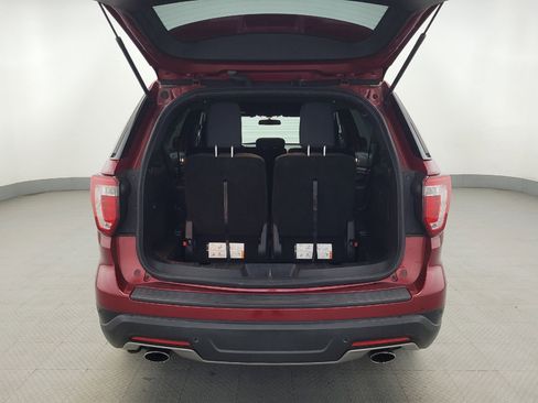 Used 2018 Ford Explorer XLT image 29