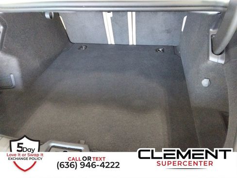 Used 2022 Porsche Taycan image 9