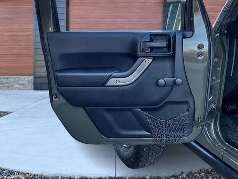 Used 2015 Jeep Wrangler Sport image 19