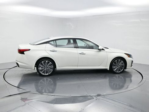Used 2025 Nissan Altima 2.5 SL FWD image 4