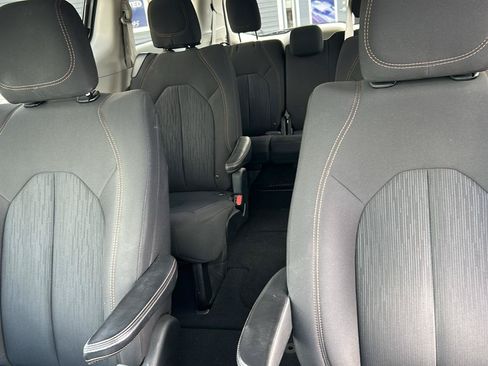 Used 2017 Chrysler Pacifica Touring FWD image 20