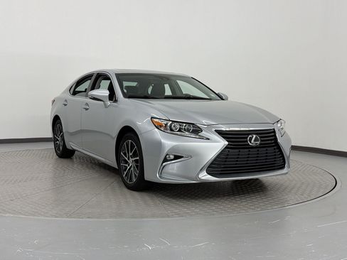 Used 2017 Lexus ES 350 w/ Luxury Package FWD image 7
