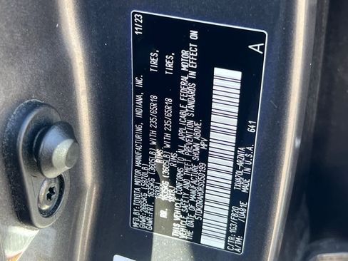 Used 2024 Toyota Highlander LE image 35