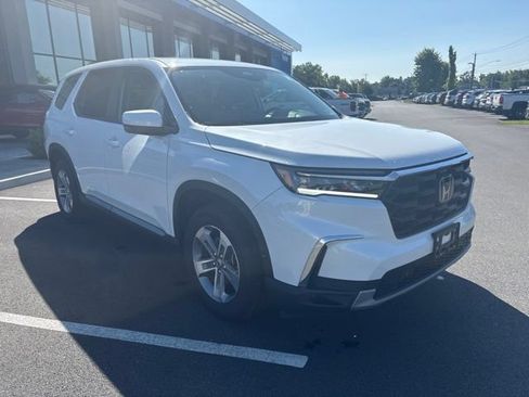 Certified 2025 Honda Pilot EX-L image 4