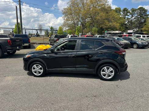 Used 2021 Nissan Kicks S image 4