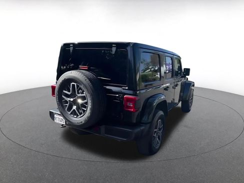 Used 2025 Jeep Wrangler Sahara AWD/4WD image 15
