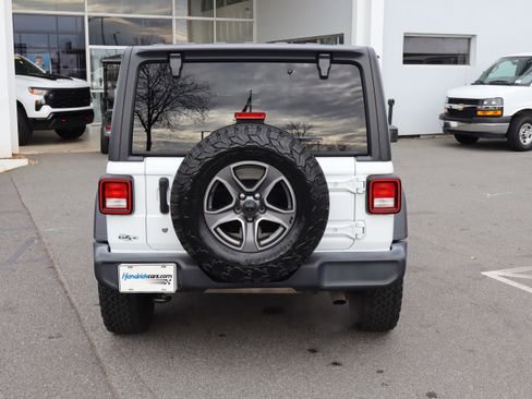 Used 2018 Jeep Wrangler Unlimited Sport S image 9
