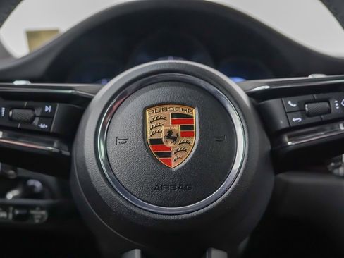 Used 2025 Porsche Macan image 27