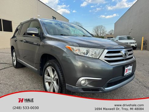 Used 2011 Toyota Highlander Limited w/ Tow Pkg FWD image 1