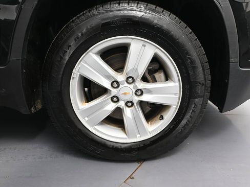 Used 2020 Chevrolet Trax LT w/ LT Convenience Package image 15