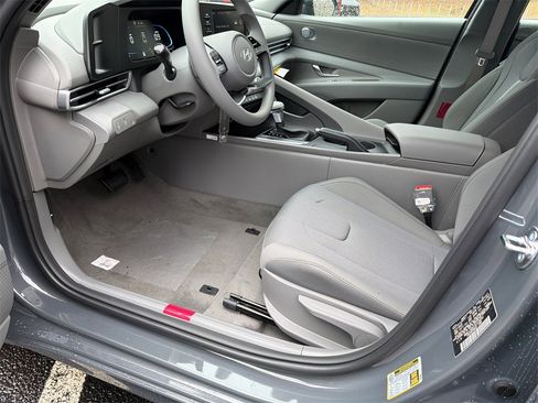 New 2026 Hyundai Elantra SE image 9