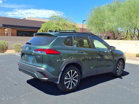 Used 2025 Toyota Corolla Cross XLE w/ Convenience Package FWD image 5