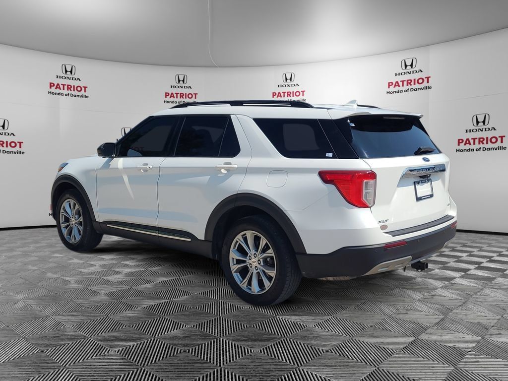 Used 2021 Ford Explorer XLT w/ Equipment Group 202A AWD/4WD image 3