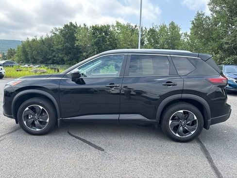 Certified 2024 Nissan Rogue SV w/ SV Premium Package AWD/4WD image 8