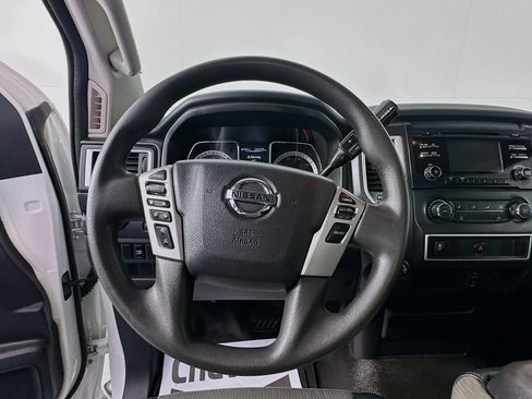 Used 2017 Nissan Titan S AWD/4WD image 11