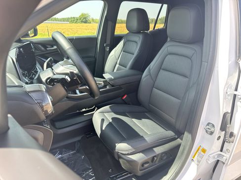 Used 2025 Chevrolet Equinox LT w/ Convenience Package II FWD image 11